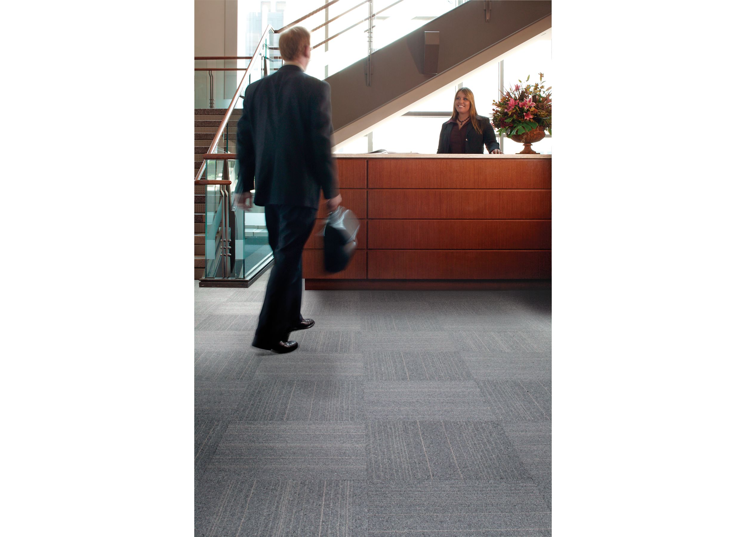 interface Flannel carpet tile in office reception area with man and woman imagen número 2